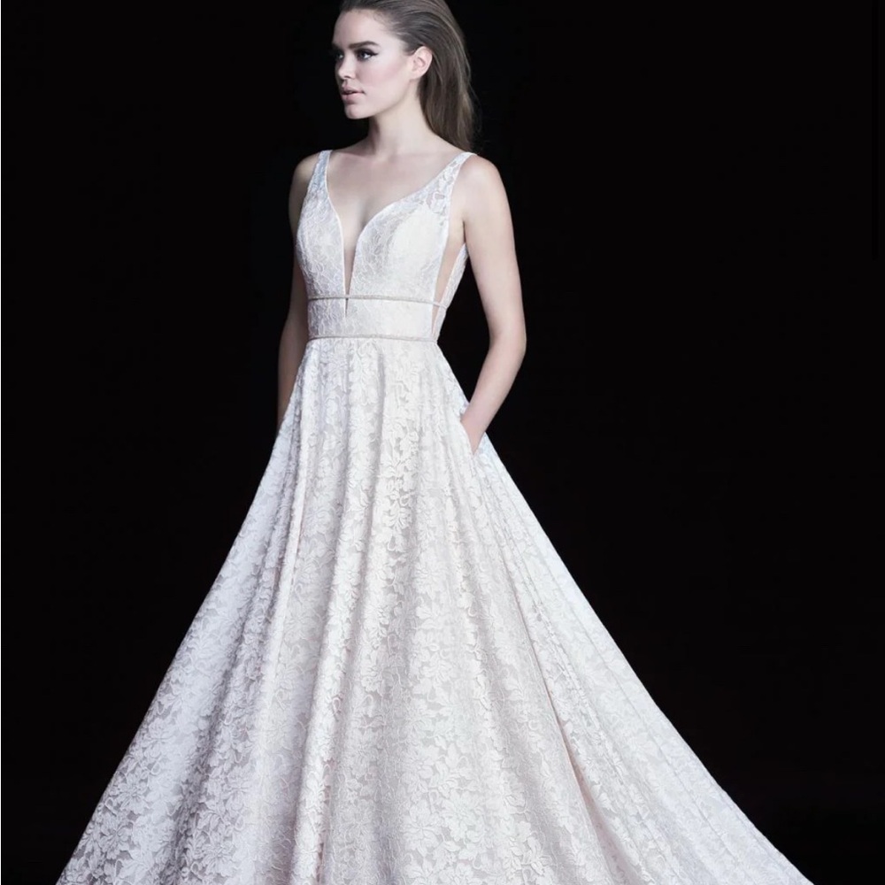 Paloma Blanca White Sleeveless Plunge Wedding Gown